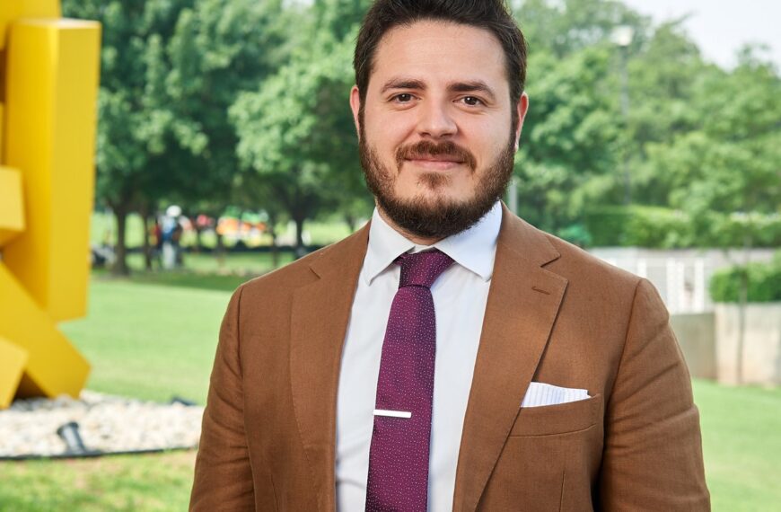 Profesor investigador UDEM defiende los derechos humanos desde las políticas públicas.