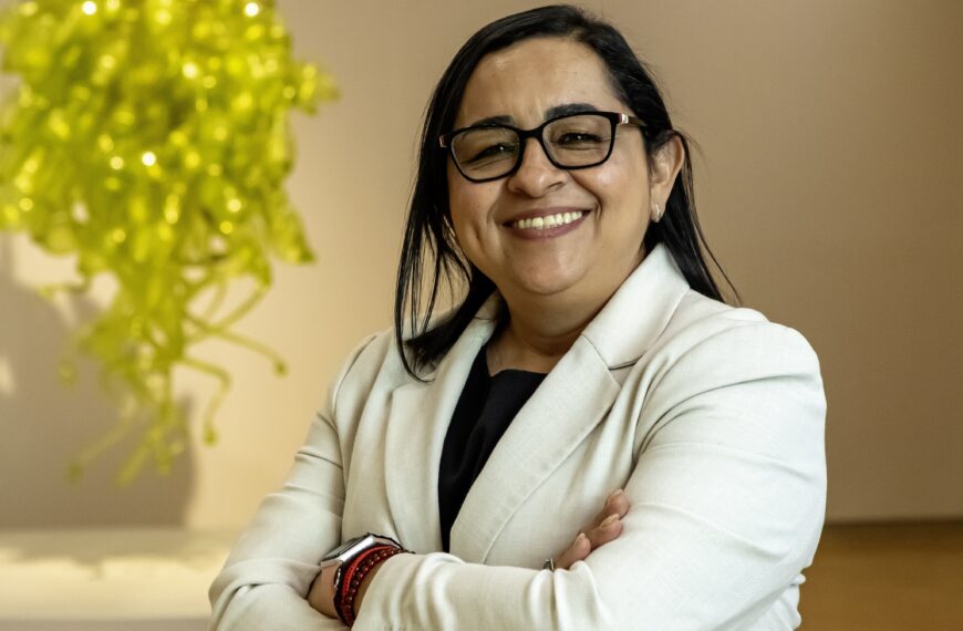 Tejiendo futuro: cómo las mujeres indígenas están transformando la sostenibilidad social empresarial